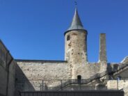 Att resa i Estland: Hapsal biskopsslott, katedral och en vallgrav fylld med lekprogram inspirerat av medeltiden + FOTON!