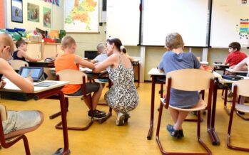 I Norge funderar man på frågan: VILKET är bättre för barnens inlärning – en skola som ger läxor eller en skola som inte gör det?