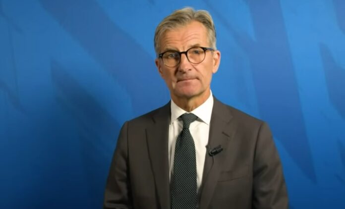 Riksbankchef Erik Thedéen till bankerna: Varför stiger inte sparräntorna?
